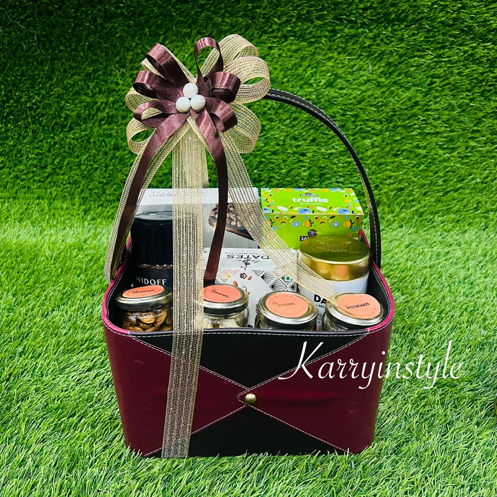 Premium Gift Hamper Containing Dry Fruits